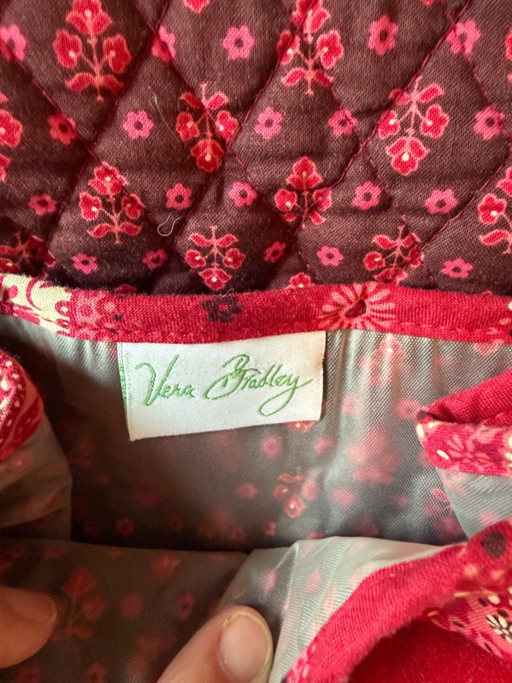Vera Bradley Quilted Paisley lunch Bag/tote  - Red w/black & cream. Handle. - Picture 6 of 8